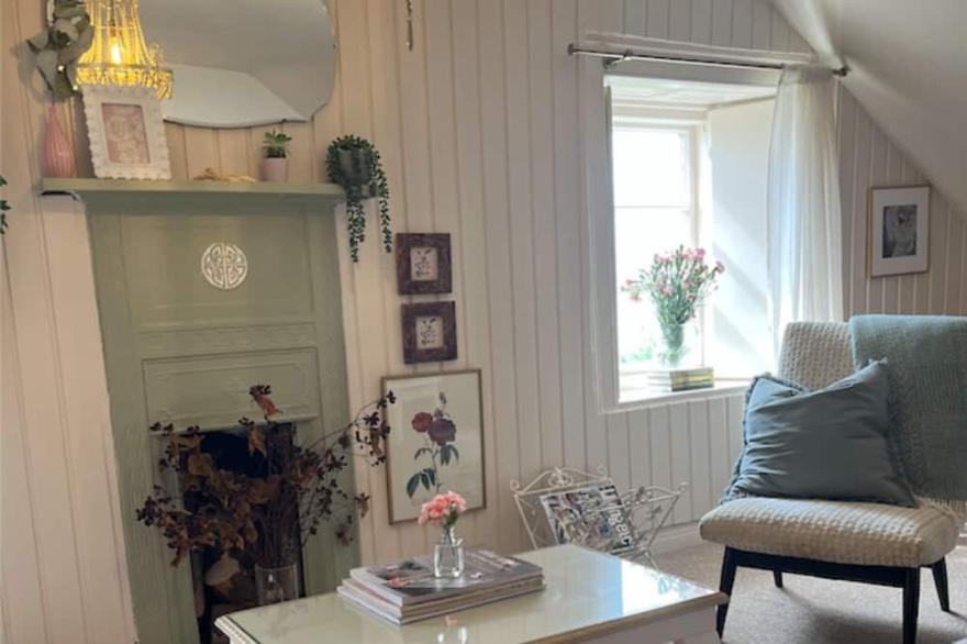 The Pink Cottage Upstairs Suite and Secret Garden... beautiful walks & sea view.