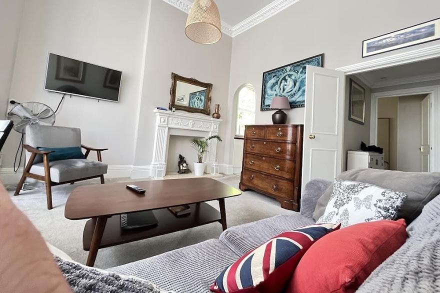 WONDERFUL APARTMENT IN EARLS COURT