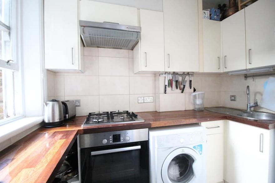 WONDERFUL APARTMENT IN EARLS COURT