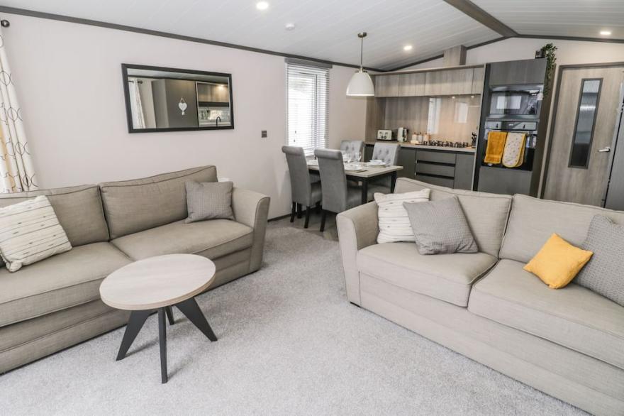 15 FINCH, pet friendly, character holiday cottage in Cayton