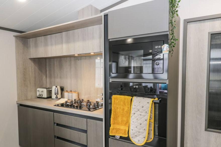 15 FINCH, pet friendly, character holiday cottage in Cayton