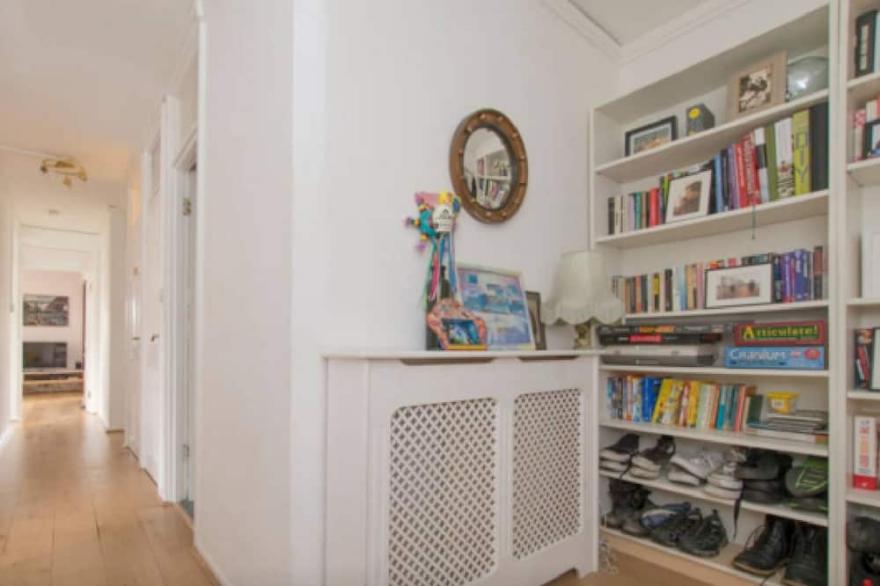 Bright & spacious London apartment