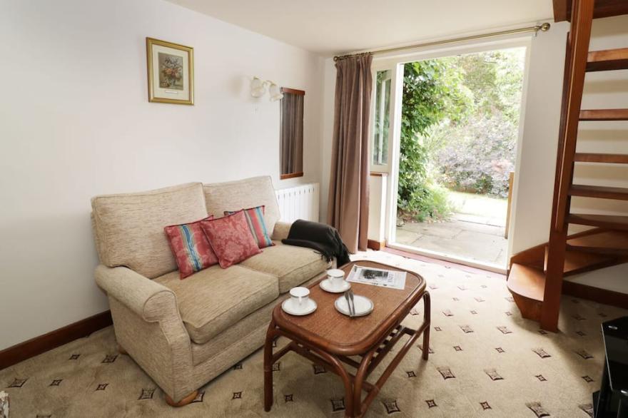 THE COTTAGE, with a garden in Elmley Castle