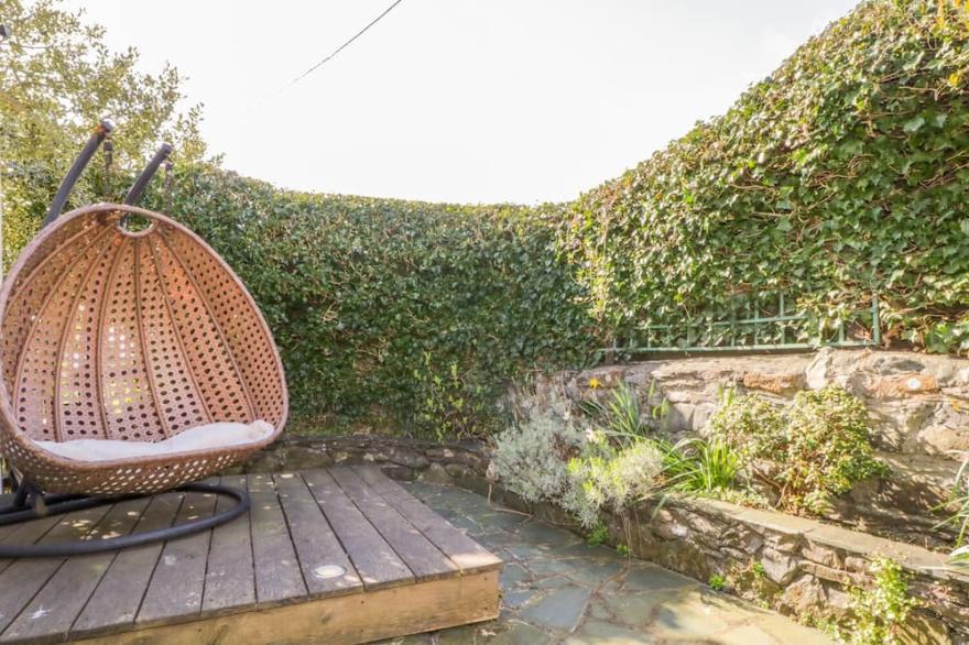 THE FARMHOUSE, pet friendly, character holiday cottage in Braithwaite