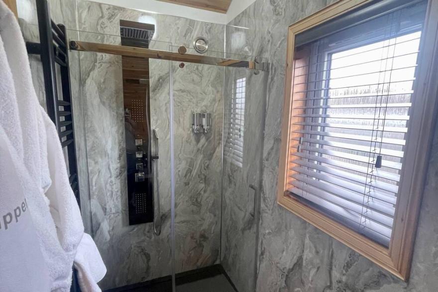 Luxury seafront glamping pod with private patio and Hydropool Jaccuzi