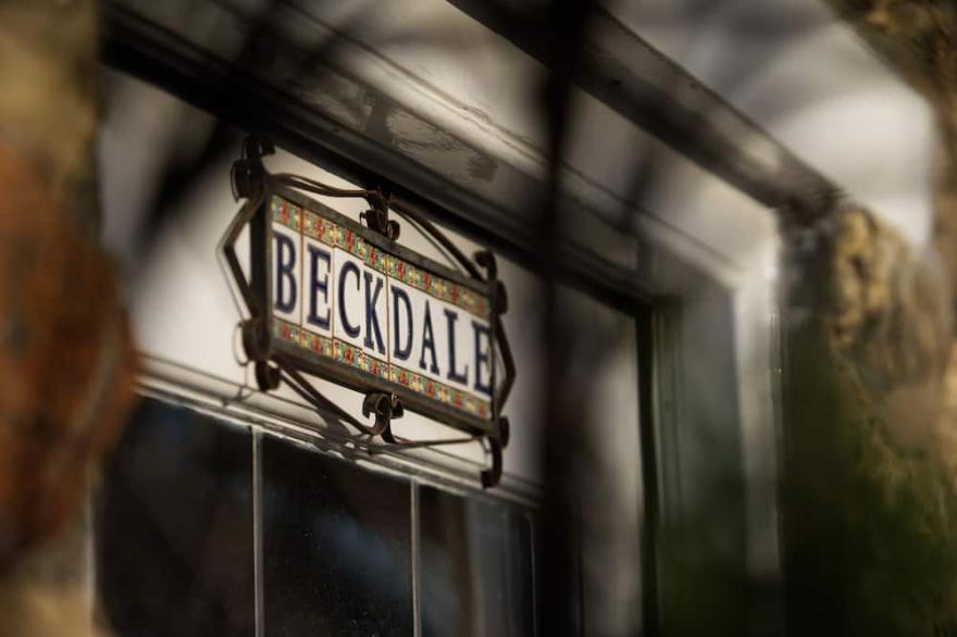 BECKDALE, romantic, luxury holiday cottage in Thornton-Le-Dale