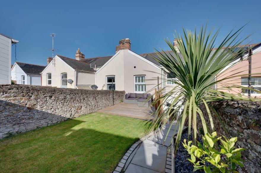 Modern & homely 2-bed - close to BEACH