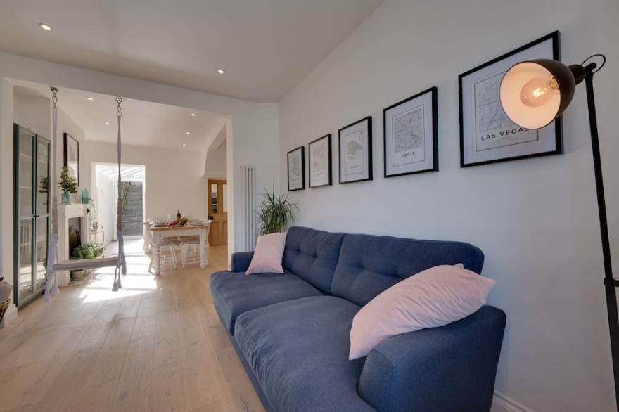 Modern & homely 2-bed - close to BEACH