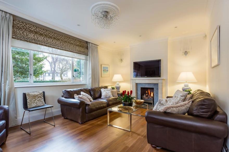 Luxury Spacious Beautiful Town House In The Heart Of London