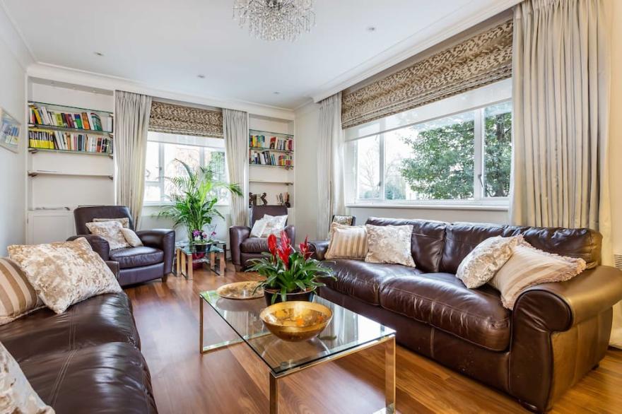 Luxury Spacious Beautiful Town House In The Heart Of London