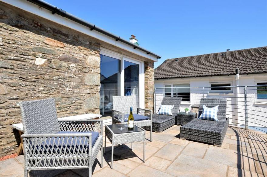 Quiet and peaceful location this coastal retreat boasts spectacular sea views, sleeps 6