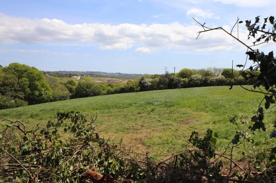 BE OUR GUEST COTTAGE, pet friendly, country holiday cottage in Truro