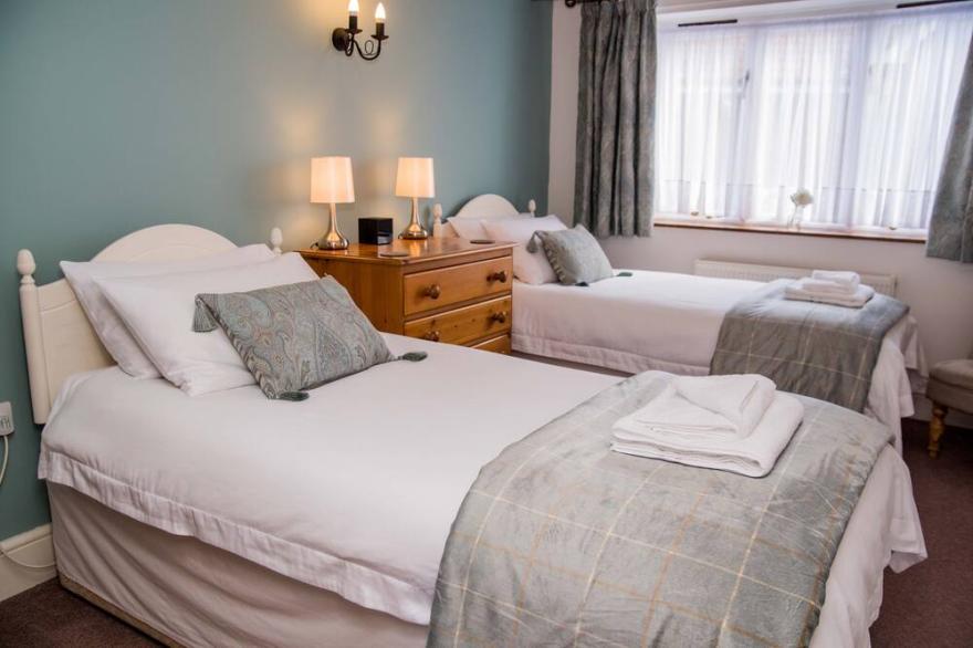 Stunning countryside views, close to the Jurassic Coast. Dog friendly