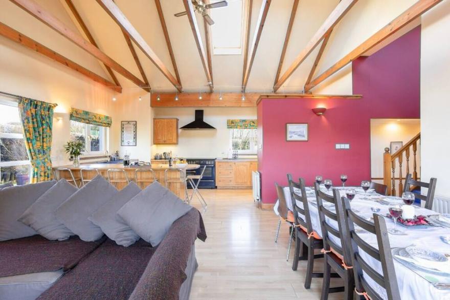 Stunning Large Garden Villa  6BR (Sleeps24) - nr Loch Lomond