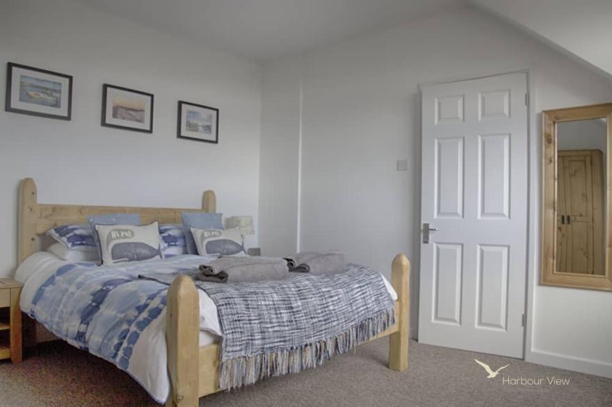 Beautiful, spacious 2 bedroom holiday house with parking and sea views.