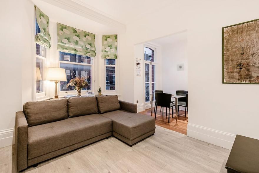 Lovely 2 bedrooms flat in the heart of Chelsea {BC1}