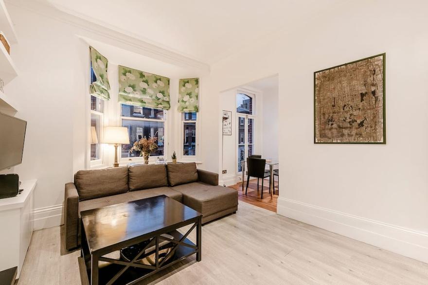 Lovely 2 bedrooms flat in the heart of Chelsea {BC1}