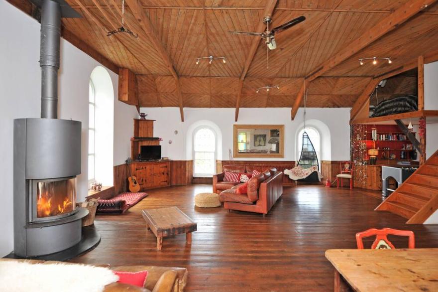Unique Old Chapel. Walk to beach. Fri-Fri booking Jul/Aug unless by arrangement.