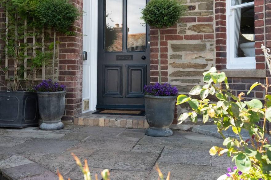 Beautiful Victorian Villa on Fowey Esplanade with Panoramic Estuary Views