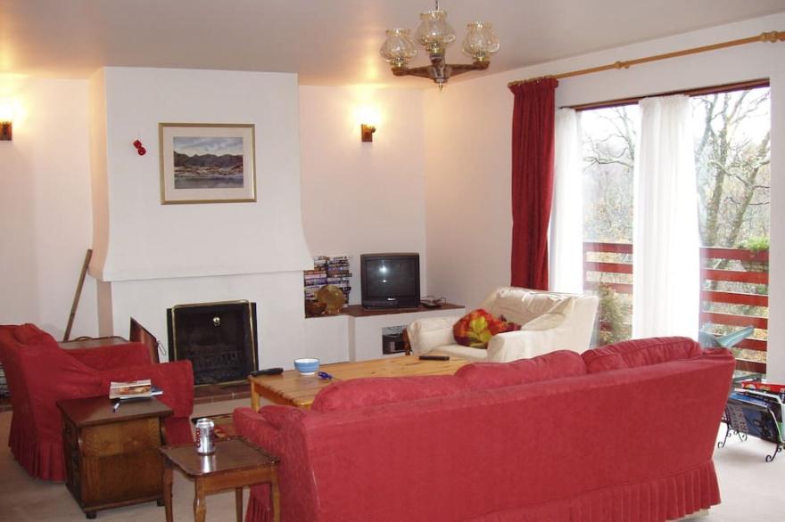 Comfortable Split Level  4  Bedroom House  With Lovely Sea Views Out To Skye