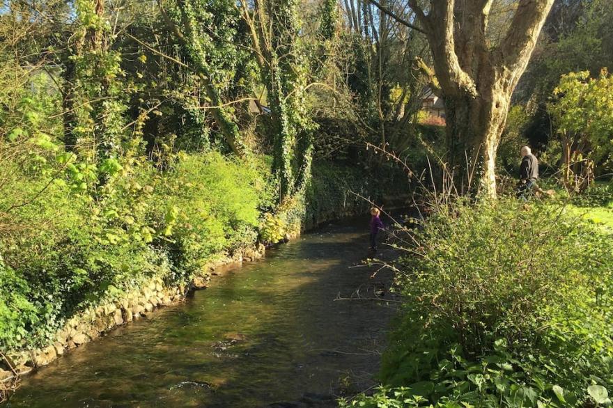 Beautiful Riverside Georgian 8 Bed Farmhouse with extensive gardens and fields