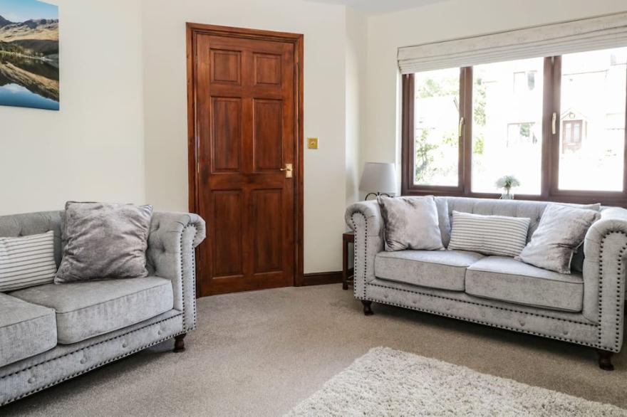 GRIMBLES COTTAGE, family friendly, with open fire in Backbarrow