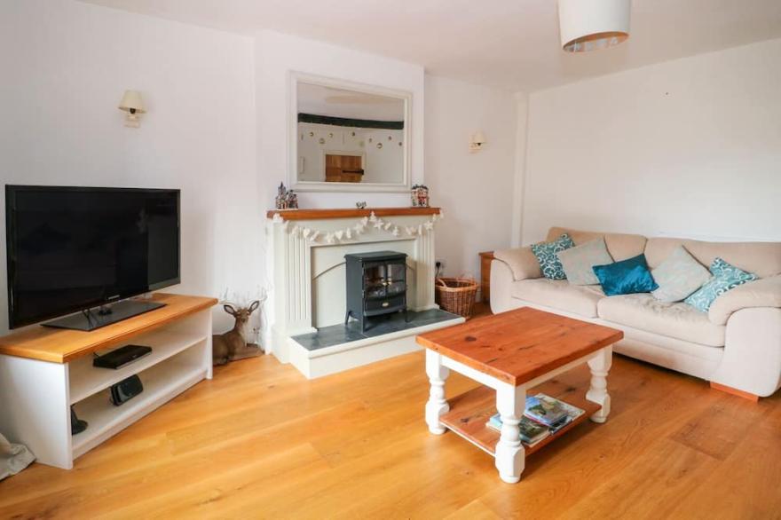 GREENHAM COTTAGE, family friendly, with a garden in Norton-Sub-Hamdon