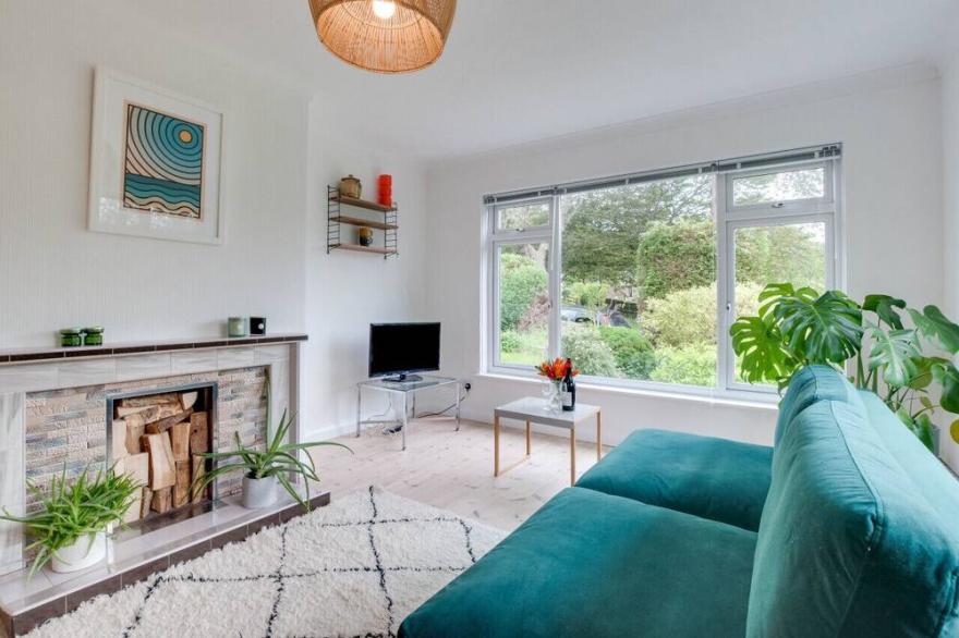 St Brannocks Hill - Three Bedroom House, Sleeps 5