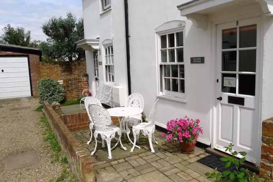Weavers Cottage, Central SouthWold, Pet Friendly & Parking (Sleeps 4, 2 Bedroom)