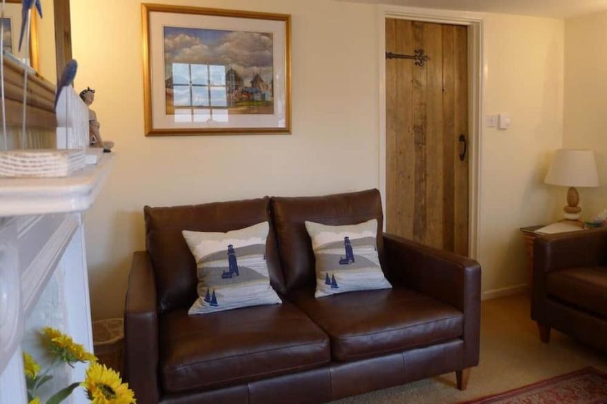 Weavers Cottage, Central SouthWold, Pet Friendly & Parking (Sleeps 4, 2 Bedroom)