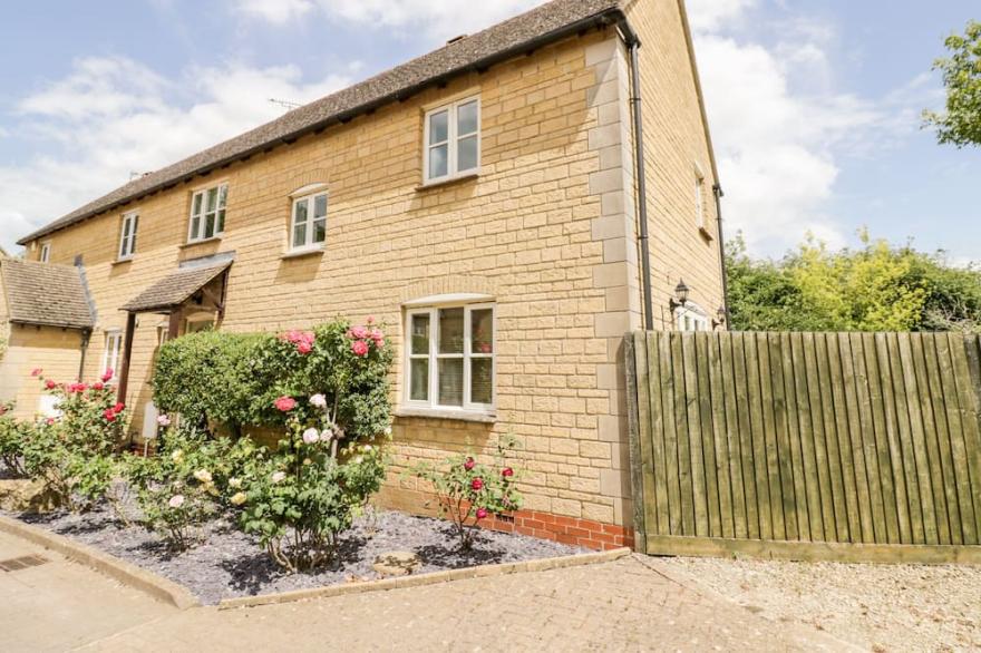 ROSEMEAD, pet friendly, with a garden in Moreton-In-Marsh