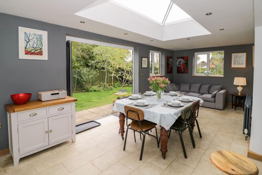 ROSEMEAD, pet friendly, with a garden in Moreton-In-Marsh