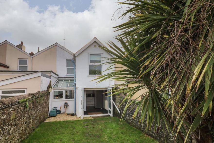 6 MILTON PLACE, pet friendly, with open fire in Bideford