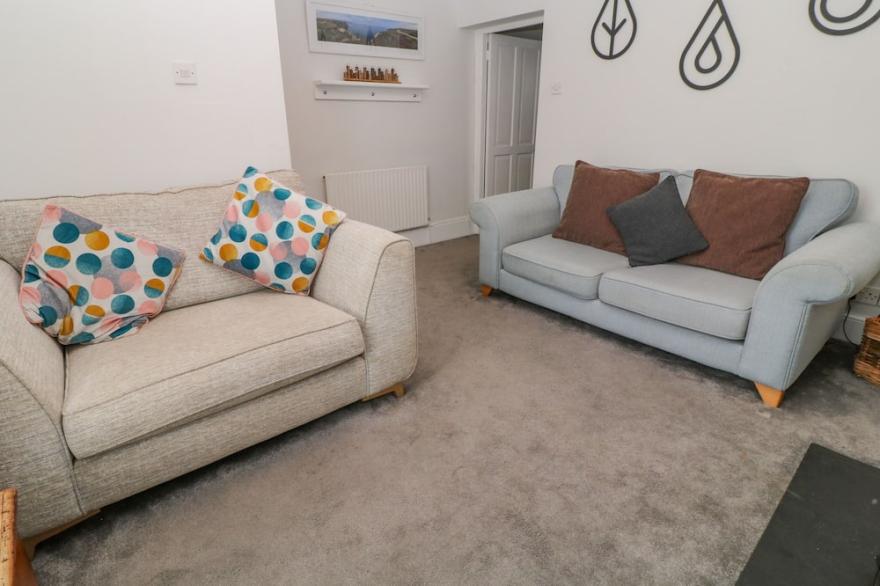 6 MILTON PLACE, pet friendly, with open fire in Bideford