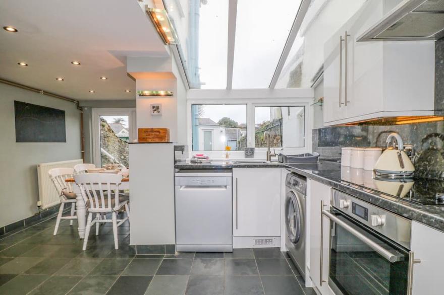 6 MILTON PLACE, pet friendly, with open fire in Bideford