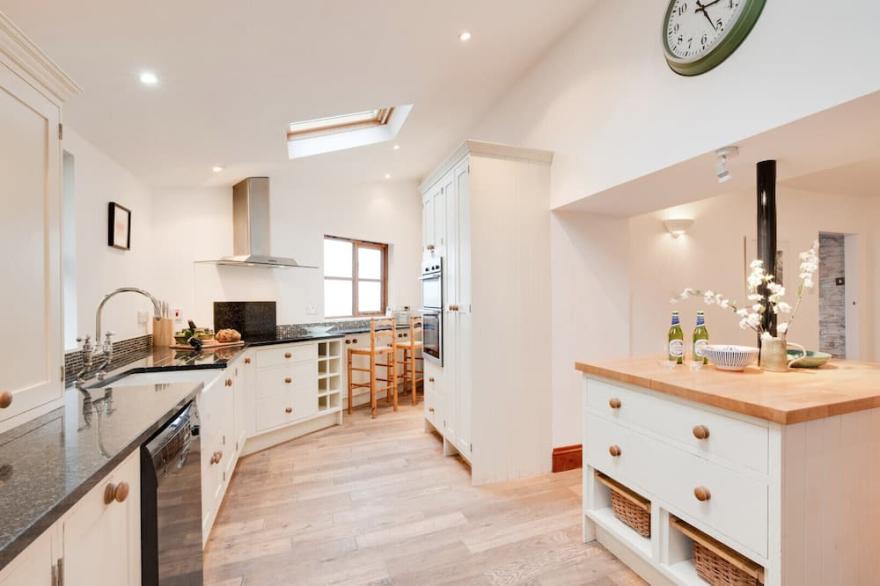 Larkrise - Three Bedroom House, Sleeps 6