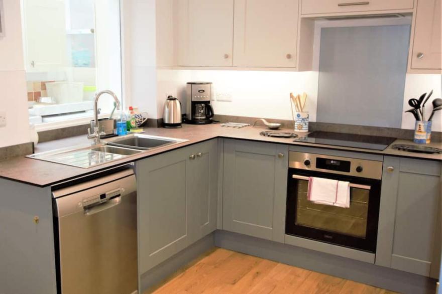 West View Cottage - Three Bedroom House, Sleeps 6