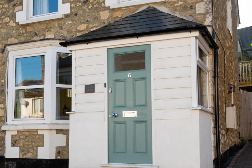 Victoria Cottage - Three Bedroom House, Sleeps 6