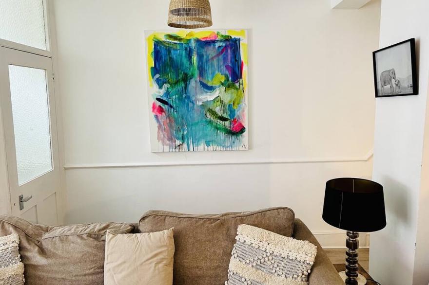 Central 3-Bedroom Townhouse with Patio in Brighton