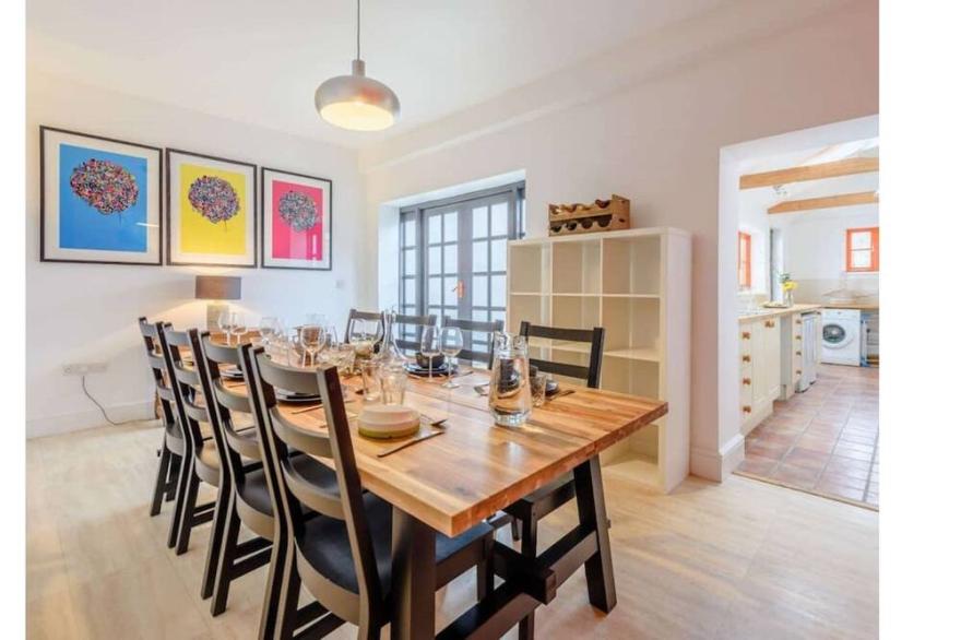 Escapehause - sleeps 9 in the heart of Appledore