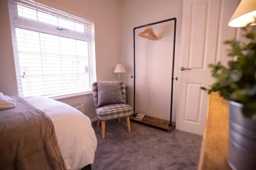 3 bed 3 bath house with parking - Central Ashby