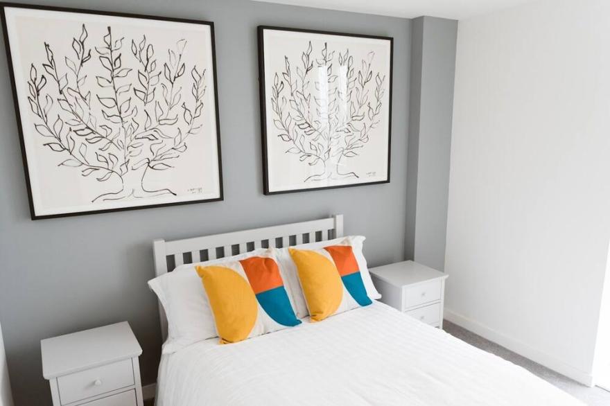Pass the Keys | Lovely New 1-bedroom Glasgow Harbour River View
