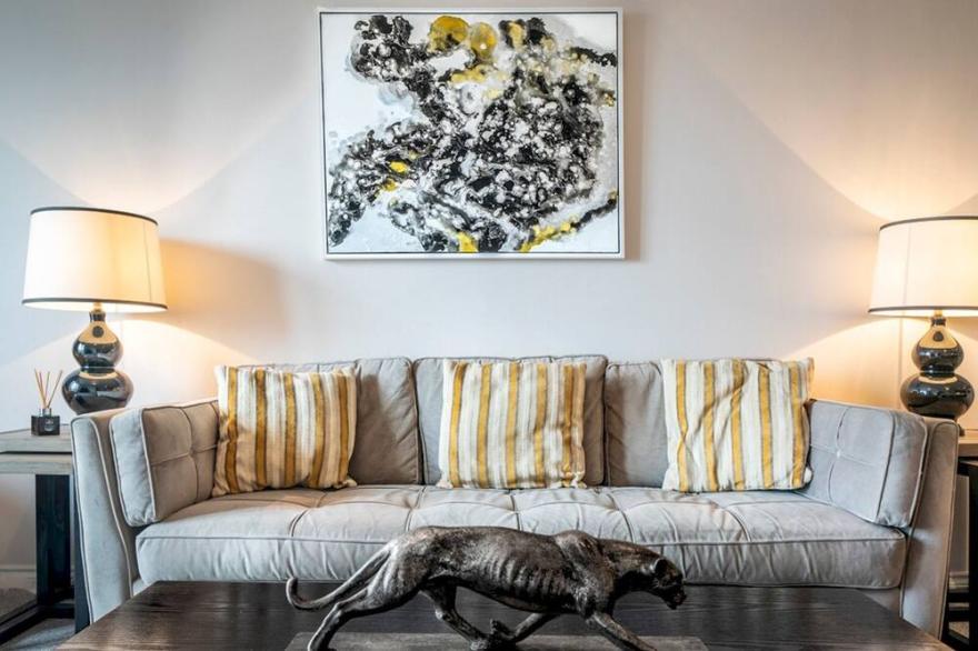 Pass the Keys | Stunning 2BR with Balcony Views in Cathedral Quarter