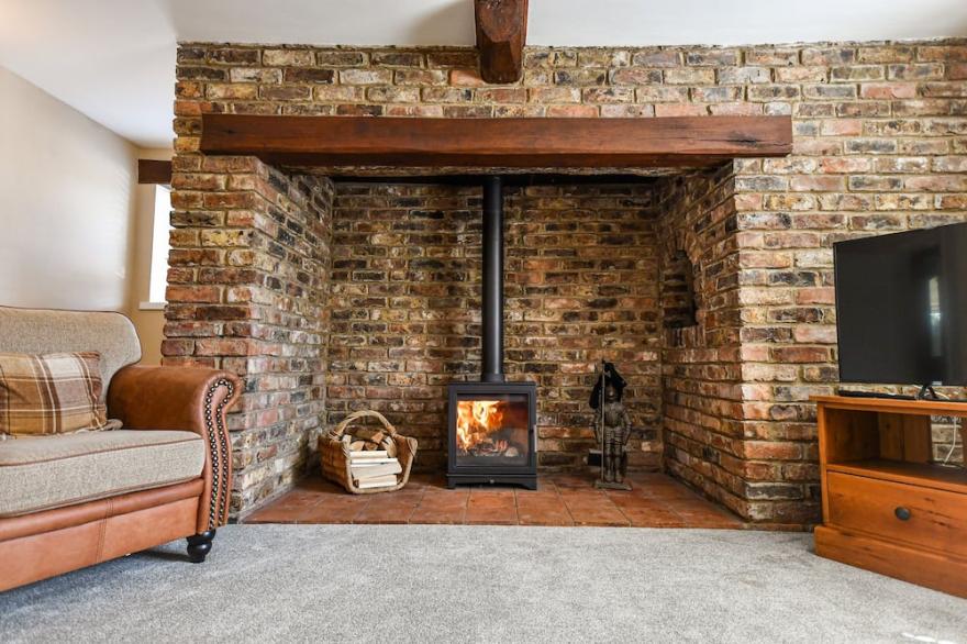 DOVECOTE FARM HOUSE, family friendly, with open fire in Snaith