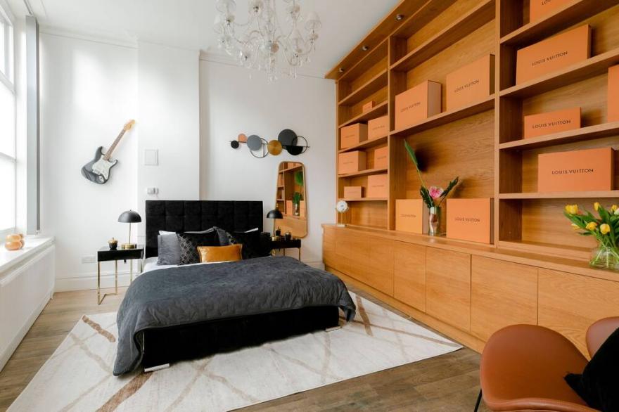 Refurbished! OXFORD STREET PHENOMENAL XXL DESIGN HOUSE IDEAL FOR GROUPS