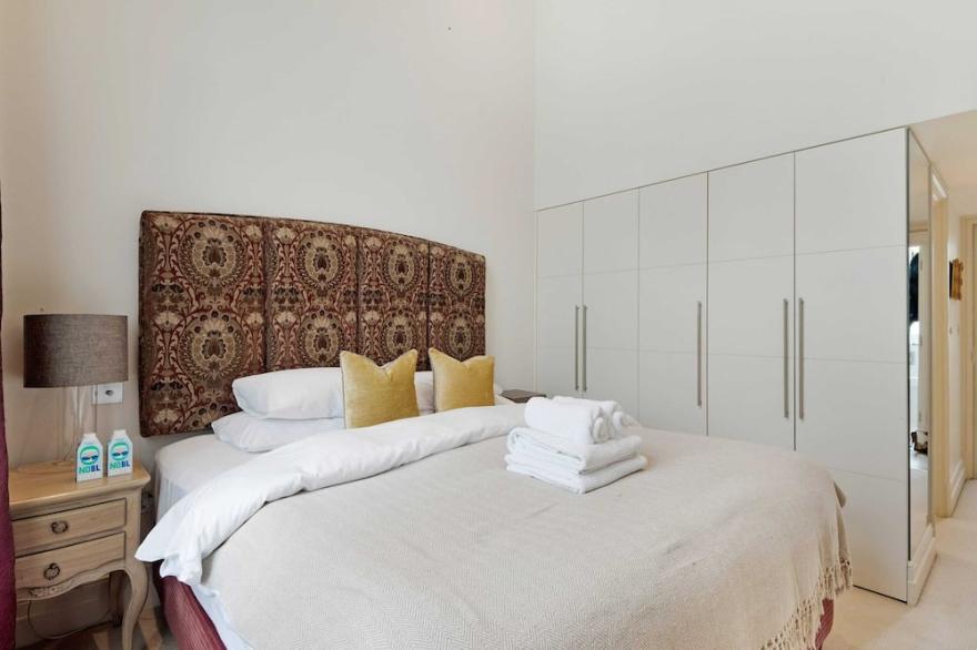 The Artists Hideaway-2 bed mezzanine in Paddington