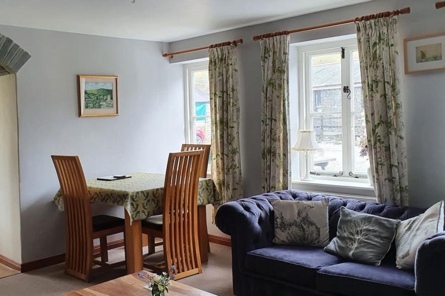 MIMI'S COTTAGE, character holiday cottage, with open fire in St Neot