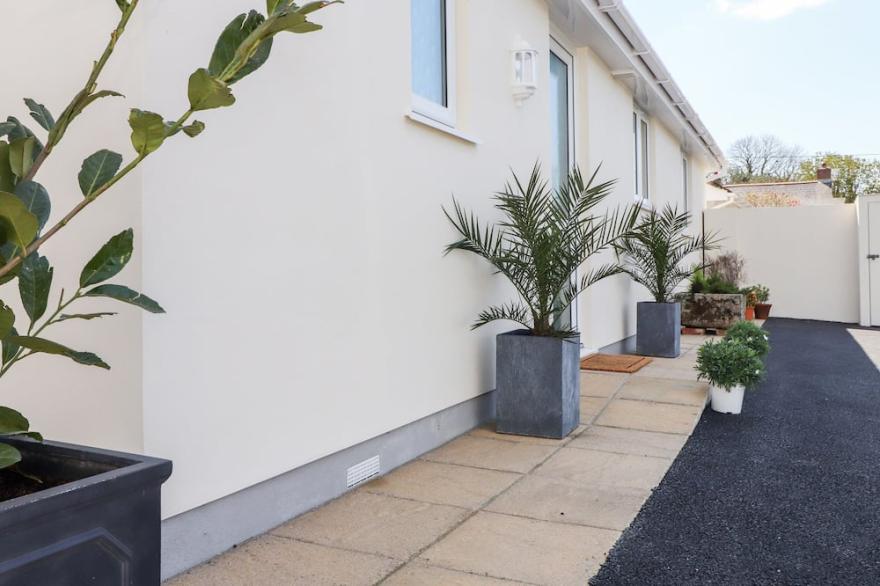 CHY-WHEL, pet friendly, with a garden in Sticker