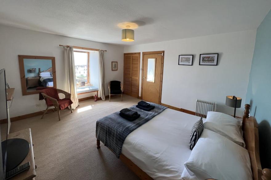 Tall Ship, Anstruther is a lovely townhouse with excellent  sea views