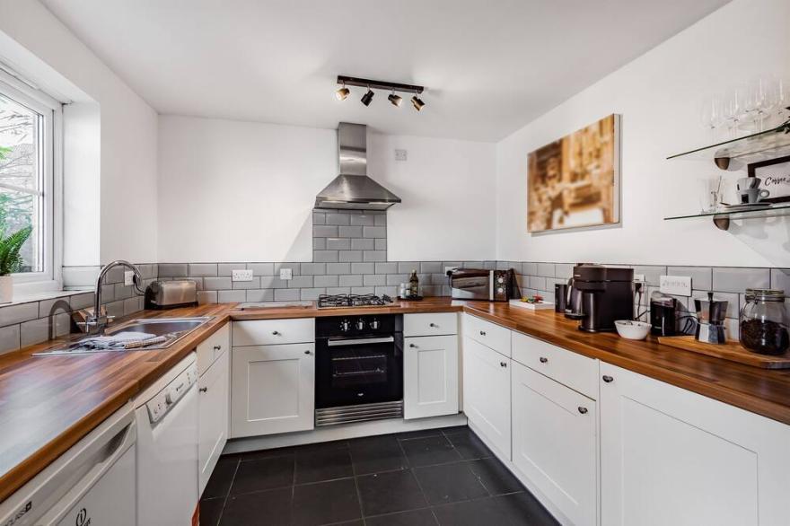Princess Mews - Bright Modern Home Free Parking & Quiet